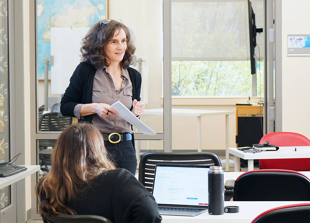 Dr. Maria Comsa (pictured) led the "Getting Started with DH" workshop on November 6. Dr. Maria Comsa (pictured) led the "Getting Started with DH" workshop on November 6.