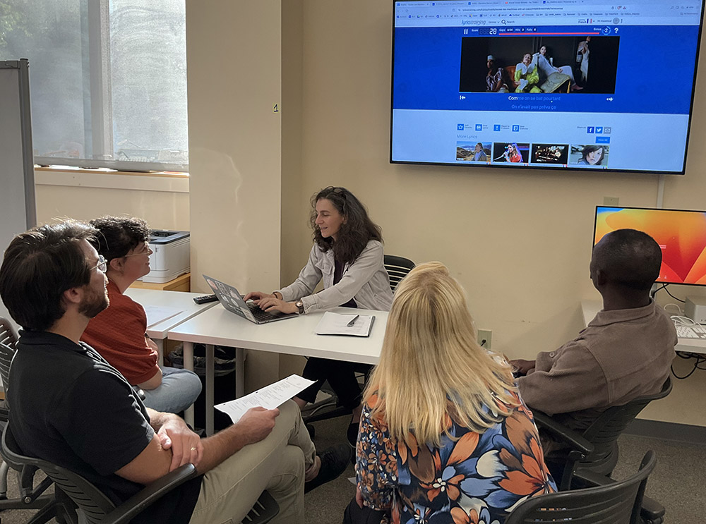 Maria Comsa (French) presenting "Singing Towards Fluency" at the Innovative Pedagoy Expo on Oct 8, 2024.